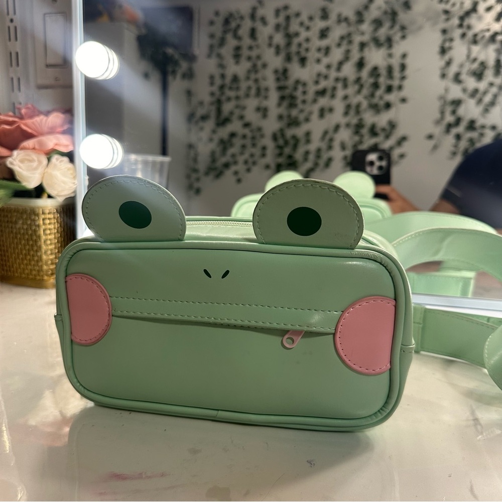 Froggy Crossbody Bag